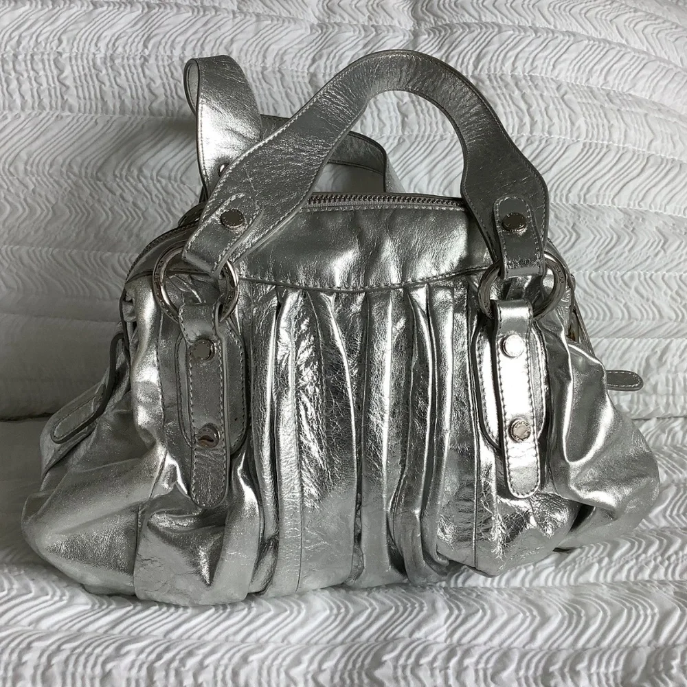 TOSCA BLU Silver Pleated Leather Shoulder Bag - Picture 3 of 16